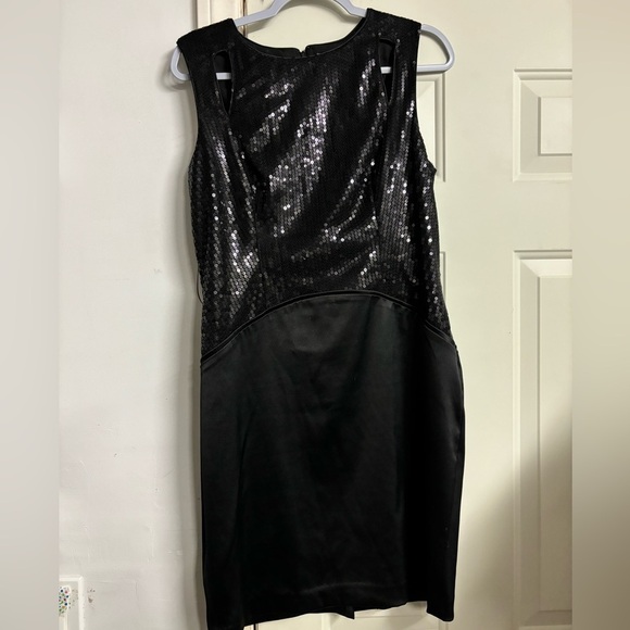 Vince Camuto Dresses & Skirts - Vince Camuto Sequin Detailed Cocktail Dress